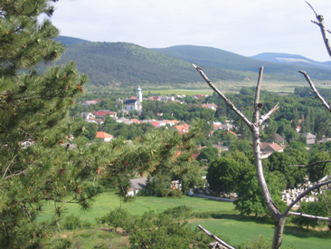 Im Weinort Boldogkőváralja im Hernád-Tal, ist das Zempléni - hegység (Zempliner-Gebirge) zu Ende.