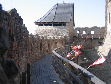 Die Burg Boldogkö vára wurde erstmals 1280 erwähnt, aber nach dem Kuruzenaufstand wurde sie von den Habsburger Soldaten zerstört.
